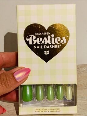 Red Aspen Nail Dashes